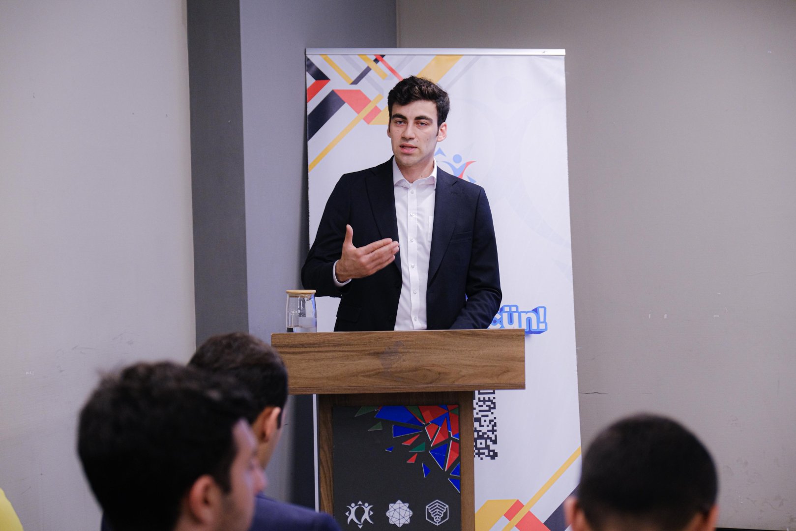 “Konstitusiya və Suverenlik İli” çərçivəsində elan olunmuş qrant müsabiqəsinin qalibləri ilə görüş keçirilib (FOTO)