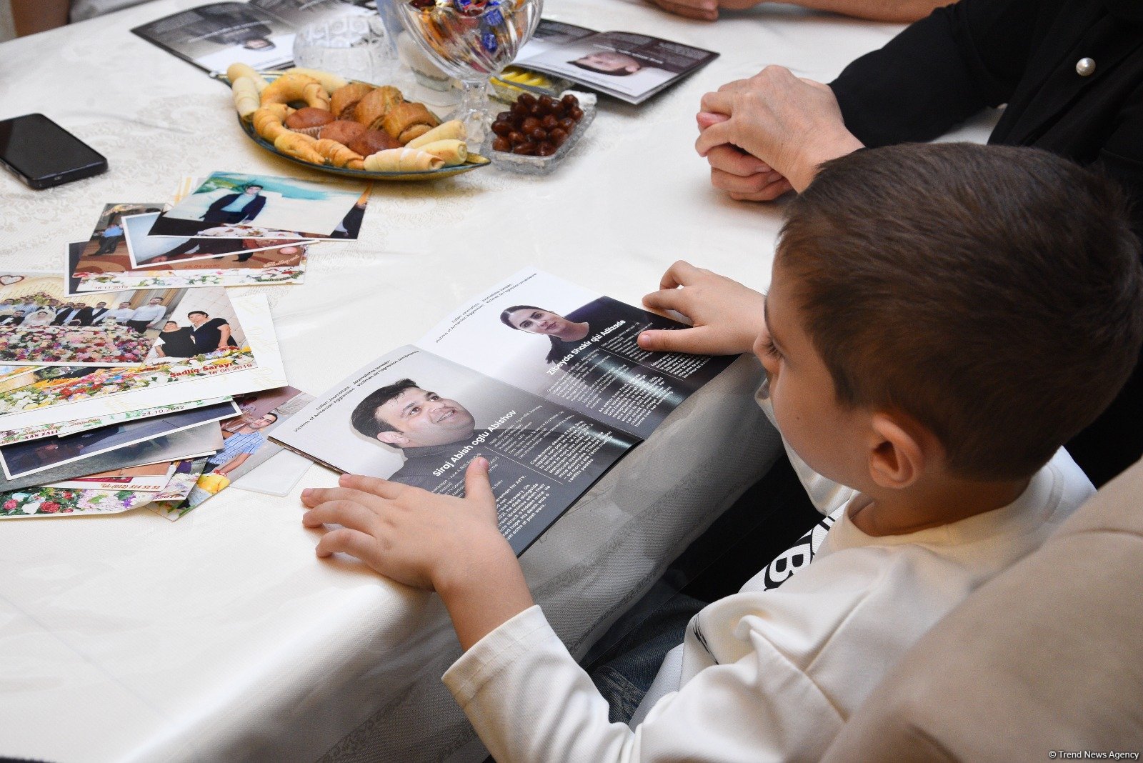 “Bakı Şəbəkəsi” Araşdırmalar və Təhlil İctimai Birliyi şəhid jurnalist Sirac Abışovun ailəsinə baş çəkib (FOTO/VİDEO)