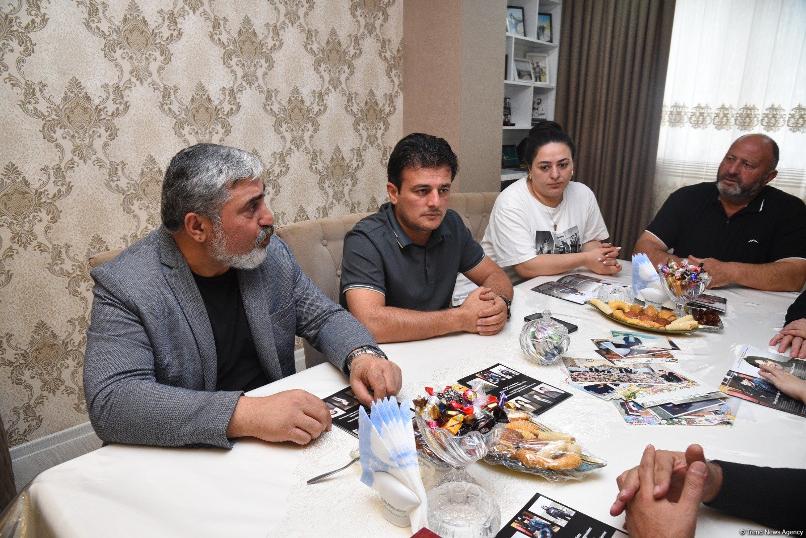 “Bakı Şəbəkəsi” Araşdırmalar və Təhlil İctimai Birliyi şəhid jurnalist Sirac Abışovun ailəsinə baş çəkib (FOTO/VİDEO)