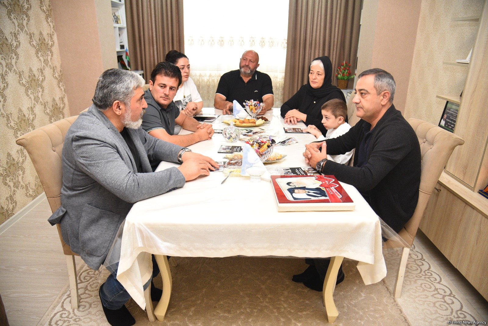 “Bakı Şəbəkəsi” Araşdırmalar və Təhlil İctimai Birliyi şəhid jurnalist Sirac Abışovun ailəsinə baş çəkib (FOTO/VİDEO)