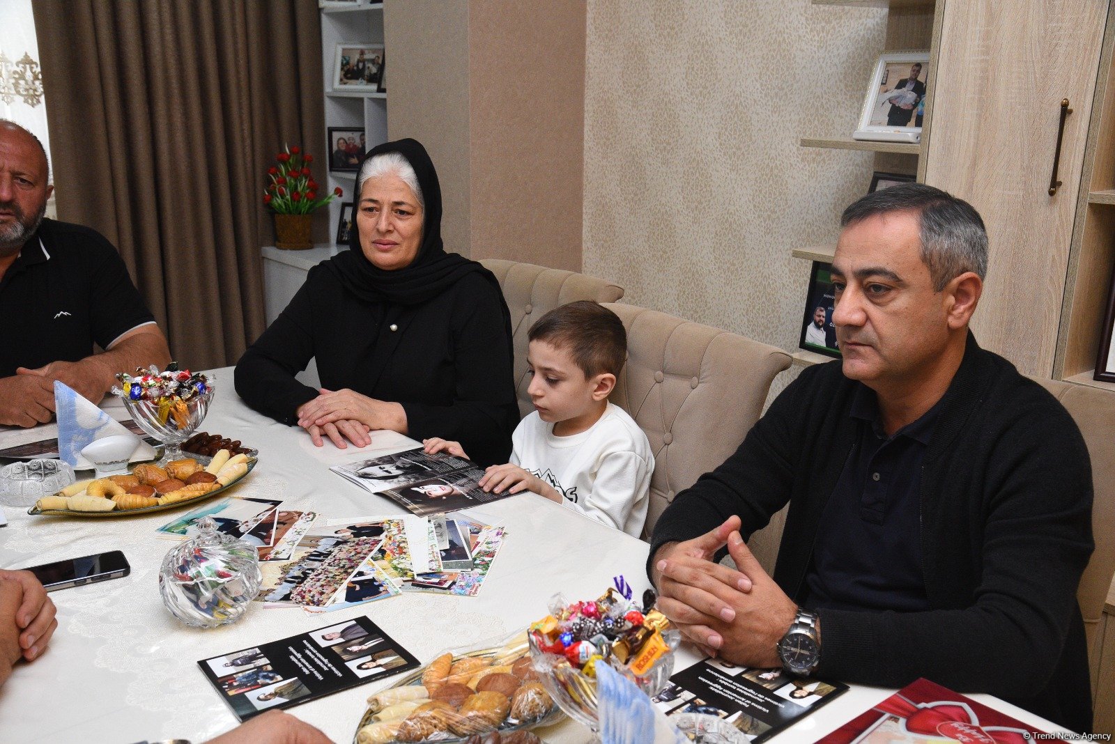 “Bakı Şəbəkəsi” Araşdırmalar və Təhlil İctimai Birliyi şəhid jurnalist Sirac Abışovun ailəsinə baş çəkib (FOTO/VİDEO)