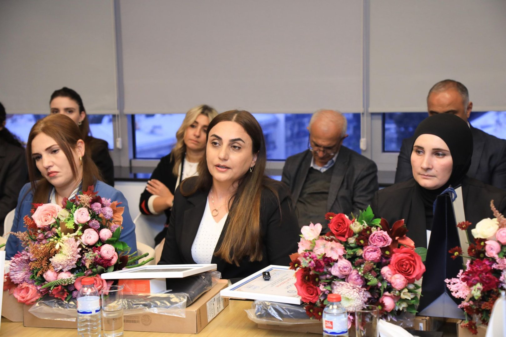 Universitetə qəbul olunmuş şəhid xanımları ilə görüş keçirilib (FOTO)