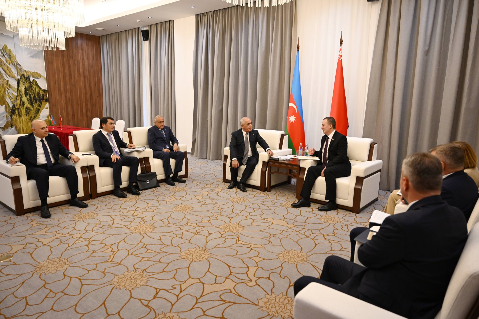 Minskdə Azərbaycan və Belarus baş nazirləri arasında danışıqlar aparılıb (FOTO)