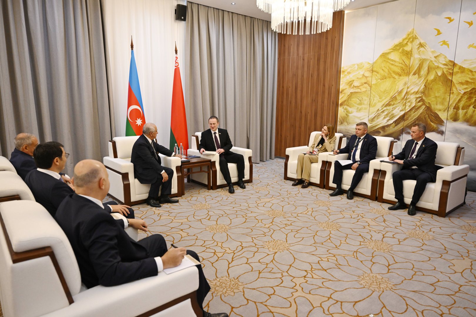Minskdə Azərbaycan və Belarus baş nazirləri arasında danışıqlar aparılıb (FOTO)