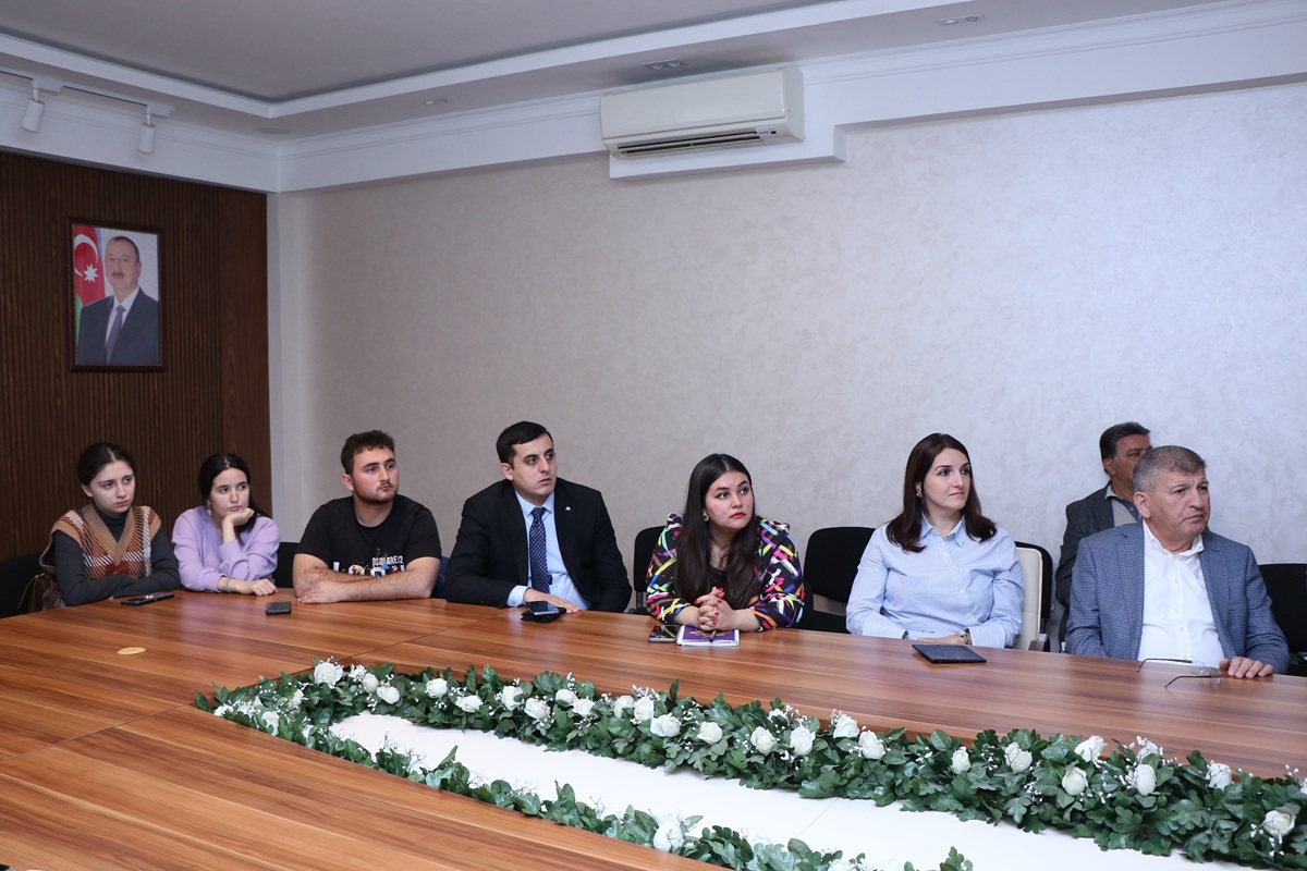 Tədqiqat yönümlü universitetə çevrilmə istiqamətində daha bir addım: AzMİU-da dünya şöhrətli alimin elmi seminarları keçirilir (FOTO)