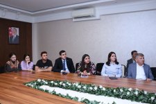 Tədqiqat yönümlü universitetə çevrilmə istiqamətində daha bir addım: AzMİU-da dünya şöhrətli alimin elmi seminarları keçirilir (FOTO)