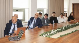 Tədqiqat yönümlü universitetə çevrilmə istiqamətində daha bir addım: AzMİU-da dünya şöhrətli alimin elmi seminarları keçirilir (FOTO)