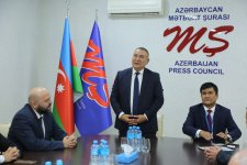 Özbəkistan Jurnalistlər İttifaqının sədri Mətbuat Şurasında olub (FOTO)