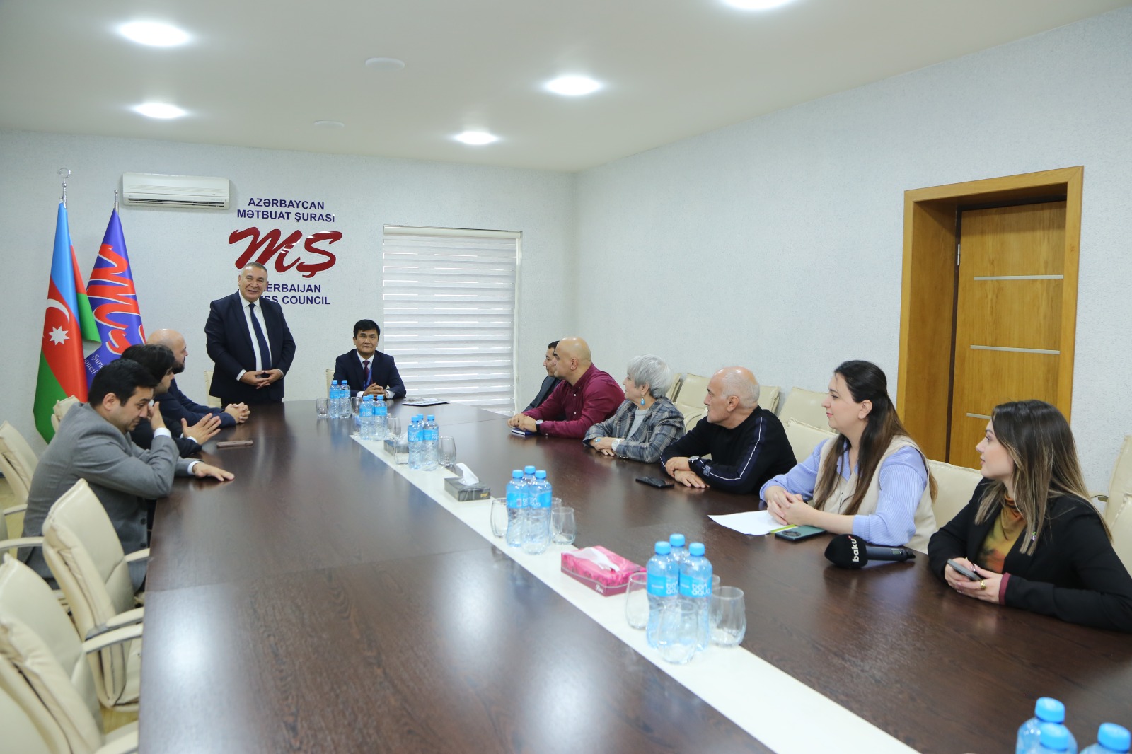 Özbəkistan Jurnalistlər İttifaqının sədri Mətbuat Şurasında olub (FOTO)
