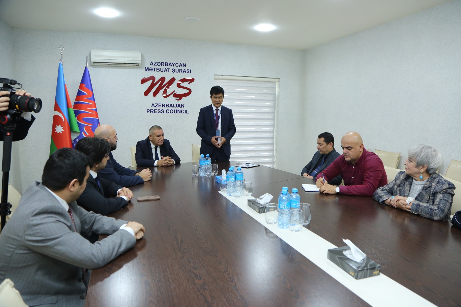 Özbəkistan Jurnalistlər İttifaqının sədri Mətbuat Şurasında olub (FOTO)
