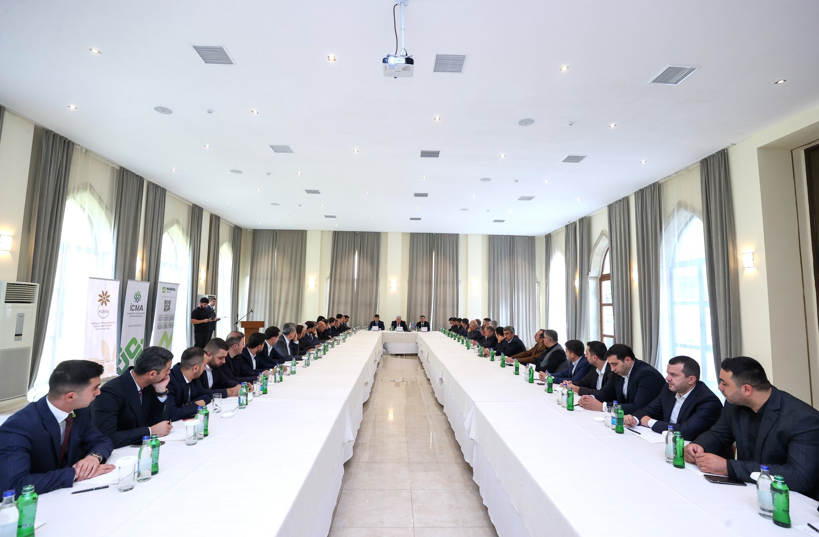 “Regional tərəfdaşların inkişafı” layihəsi çərçivəsində Şəkidə sahibkarlarla görüş keçirilib (FOTO)