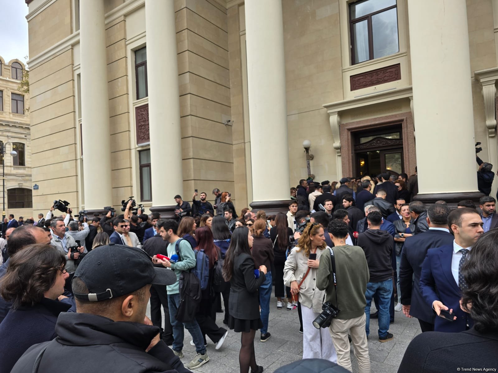 Əməkdar artist Cabir İmanovla vida mərasimi keçirilir (FOTO)