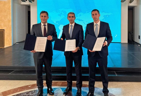 “Bakı – Tbilisi – Qars dəmiryol xətti vasitəsilə yükdaşımaların təşkili haqqında” Anlaşma Memorandumu imzalanıb (FOTO)