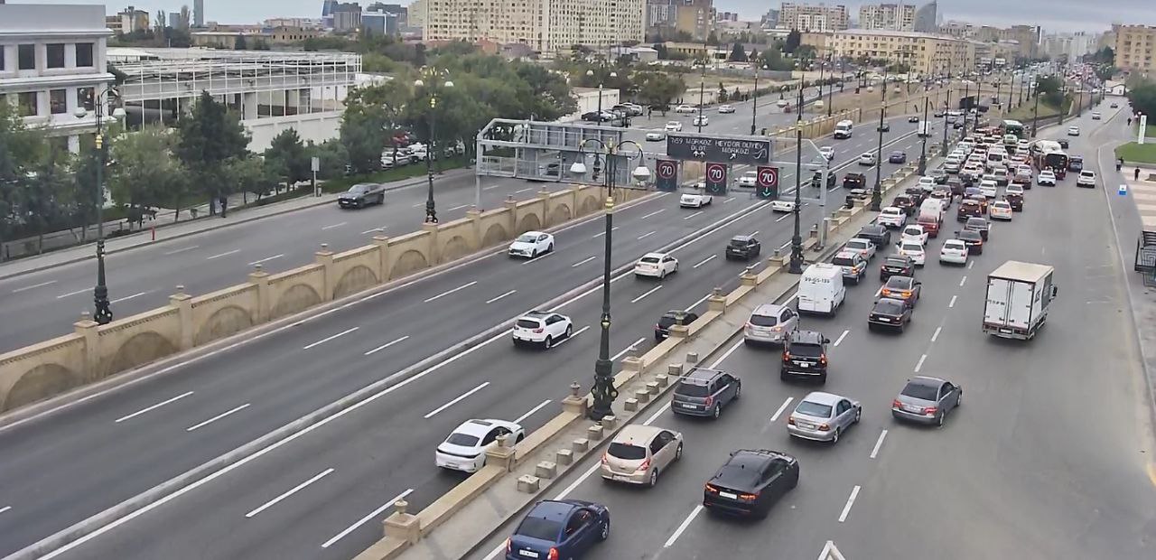 Sürücülərin NƏZƏRİNƏ: Paytaxtın bir sıra yollarında tıxac var - SİYAHI (FOTO)