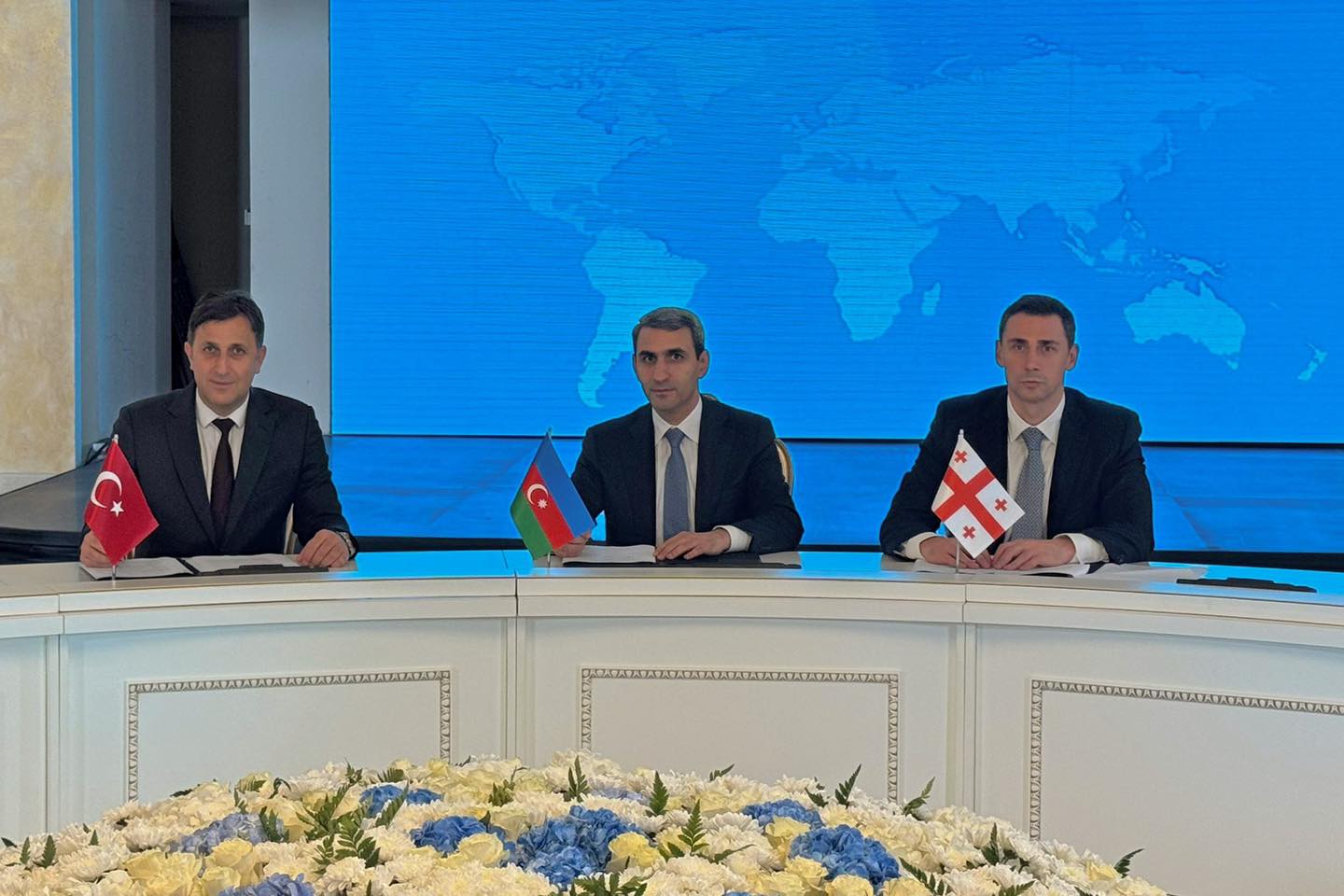 “Bakı – Tbilisi – Qars dəmiryol xətti vasitəsilə yükdaşımaların təşkili haqqında” Anlaşma Memorandumu imzalanıb (FOTO)