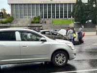 Parlament prospektində avtomobil yanıb kül oldu (FOTO)