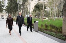 Prezident İlham Əliyev və Birinci xanım Mehriban Əliyeva Bakının Nərimanov rayonunda salınan yeni parkın açılışında iştirak ediblər (FOTO)