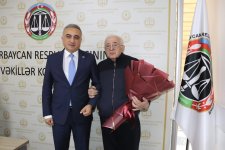 İki vəkilin fəaliyyəti dayandırılıb (FOTO)