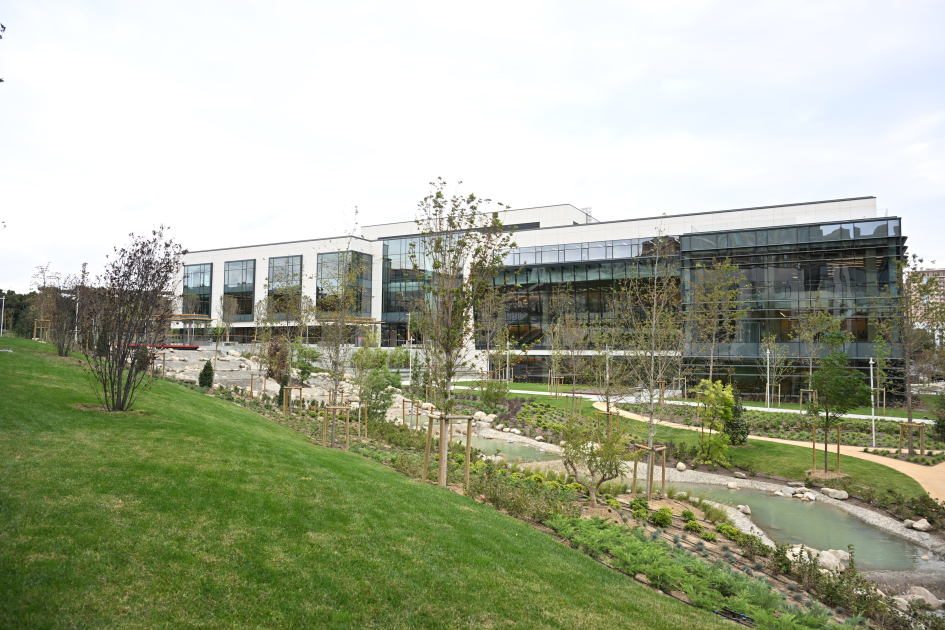 Prezident İlham Əliyev, Birinci xanım Mehriban Əliyeva və Prezident Sercio Mattarella Bakıda İtaliya-Azərbaycan Universitetinin ilk tədris korpuslarının açılışını ediblər (FOTO/VİDEO) (YENİLƏNİB)