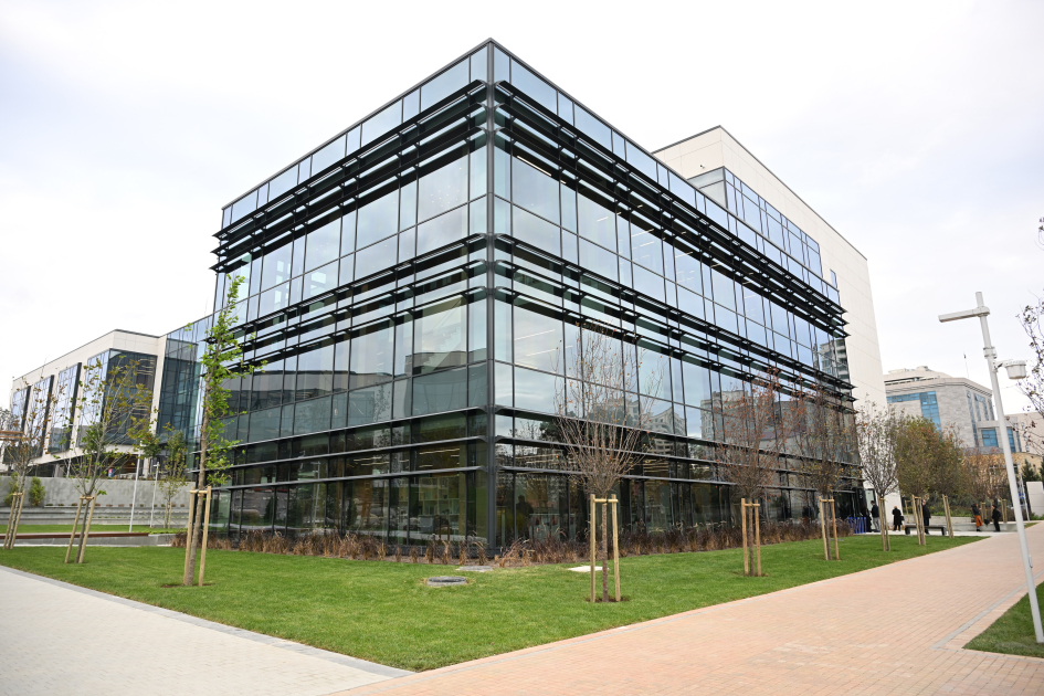 Prezident İlham Əliyev, Birinci xanım Mehriban Əliyeva və Prezident Sercio Mattarella Bakıda İtaliya-Azərbaycan Universitetinin ilk tədris korpuslarının açılışını ediblər (FOTO/VİDEO) (YENİLƏNİB)