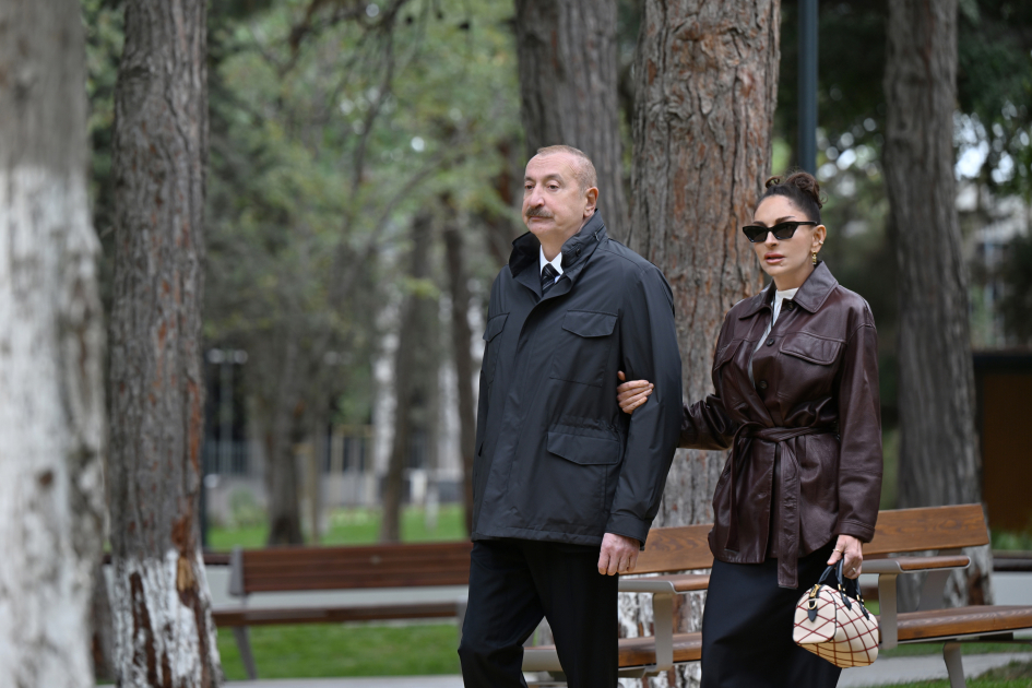 Prezident İlham Əliyev və Birinci xanım Mehriban Əliyeva Bakının Nərimanov rayonunda salınan yeni parkın açılışında iştirak ediblər (FOTO)