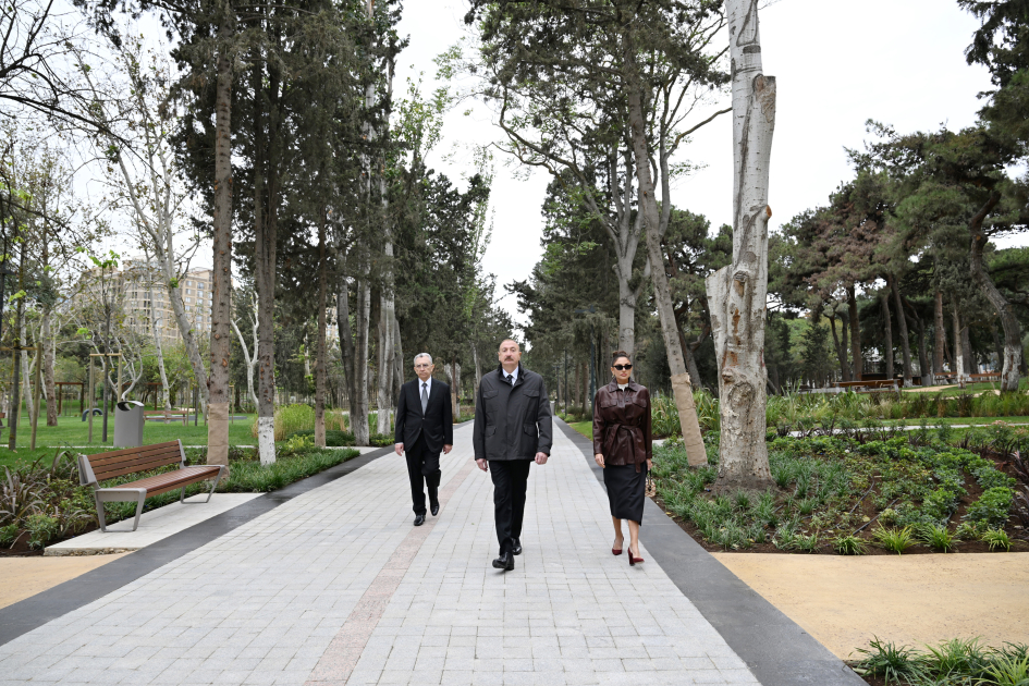 Prezident İlham Əliyev və Birinci xanım Mehriban Əliyeva Bakının Nərimanov rayonunda salınan yeni parkın açılışında iştirak ediblər (FOTO)