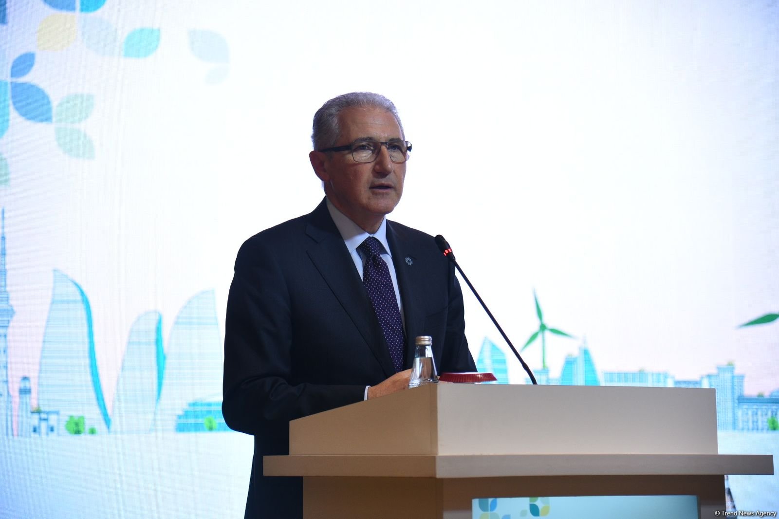Azərbaycan "yaşıl" nəqliyyat və "ağıllı şəhərlərə" keçidi sürətləndirir - Muxtar Babayev