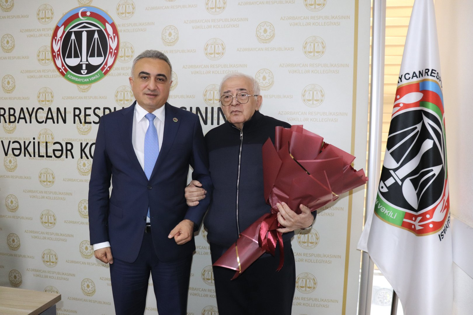 İki vəkilin fəaliyyəti dayandırılıb (FOTO)