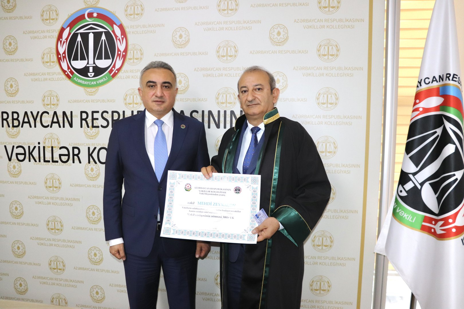 İki vəkilin fəaliyyəti dayandırılıb (FOTO)
