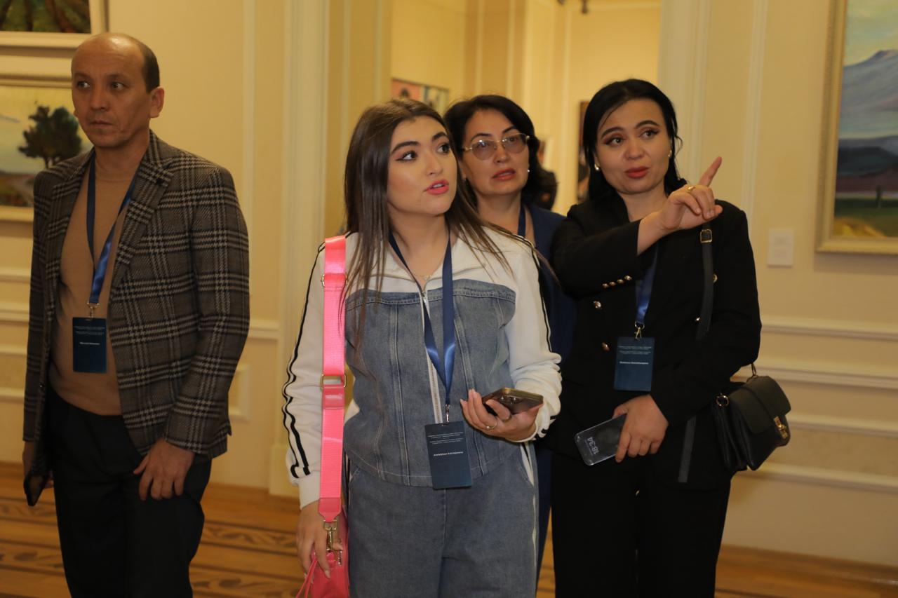 Özbəkistan nümayəndə heyəti üçün Bakının tarixi və mədəni məkanlarına mediatur təşkil edilib (FOTO)