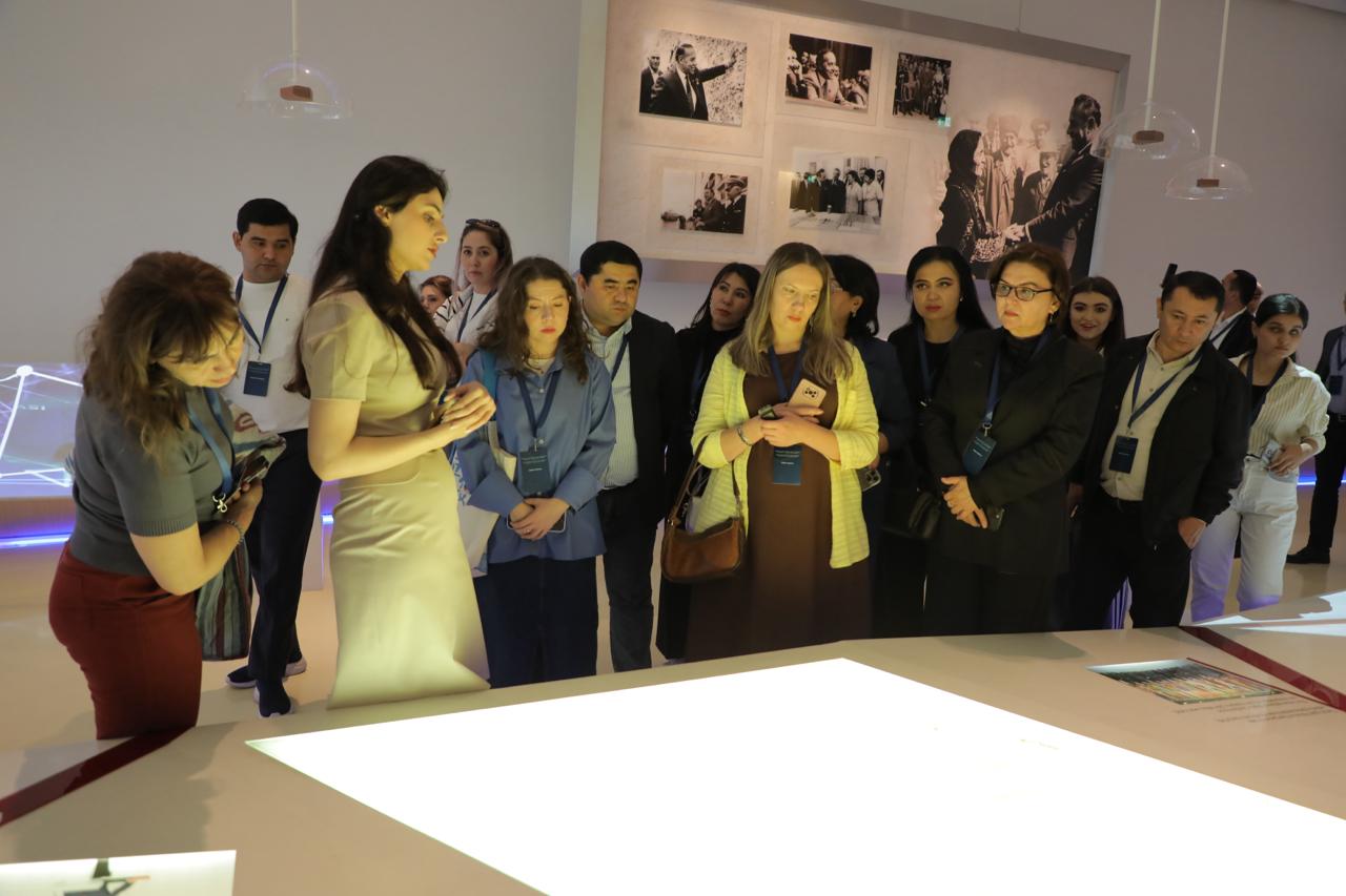 Özbəkistan nümayəndə heyəti üçün Bakının tarixi və mədəni məkanlarına mediatur təşkil edilib (FOTO)