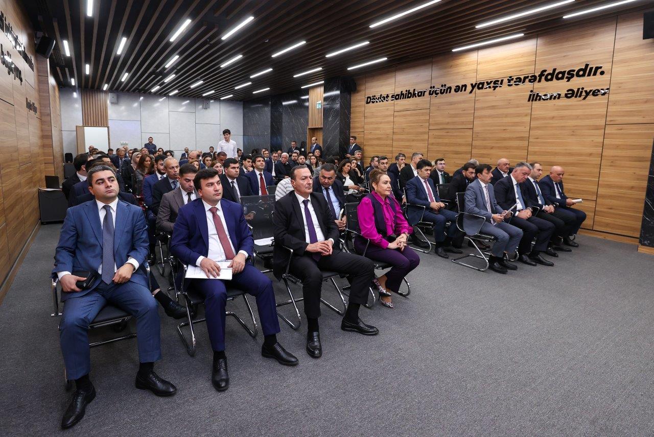 Tikinti sektoru ilə bağlı dövlət qurumlarının və sahibkarların iştirakı ilə ictimai müzakirə təşkil olunub (FOTO)