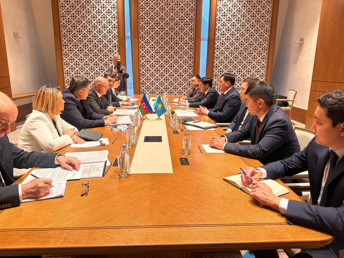 Energetika naziri Astanada bir sıra görüşlər keçirib (FOTO)