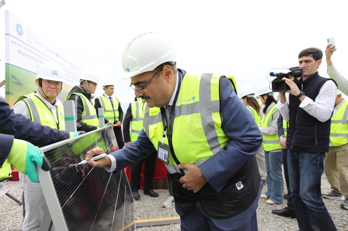 Biləsuvarda günəş enerjisi layihəsi üzrə yeni mərhələyə start verilib (FOTO)