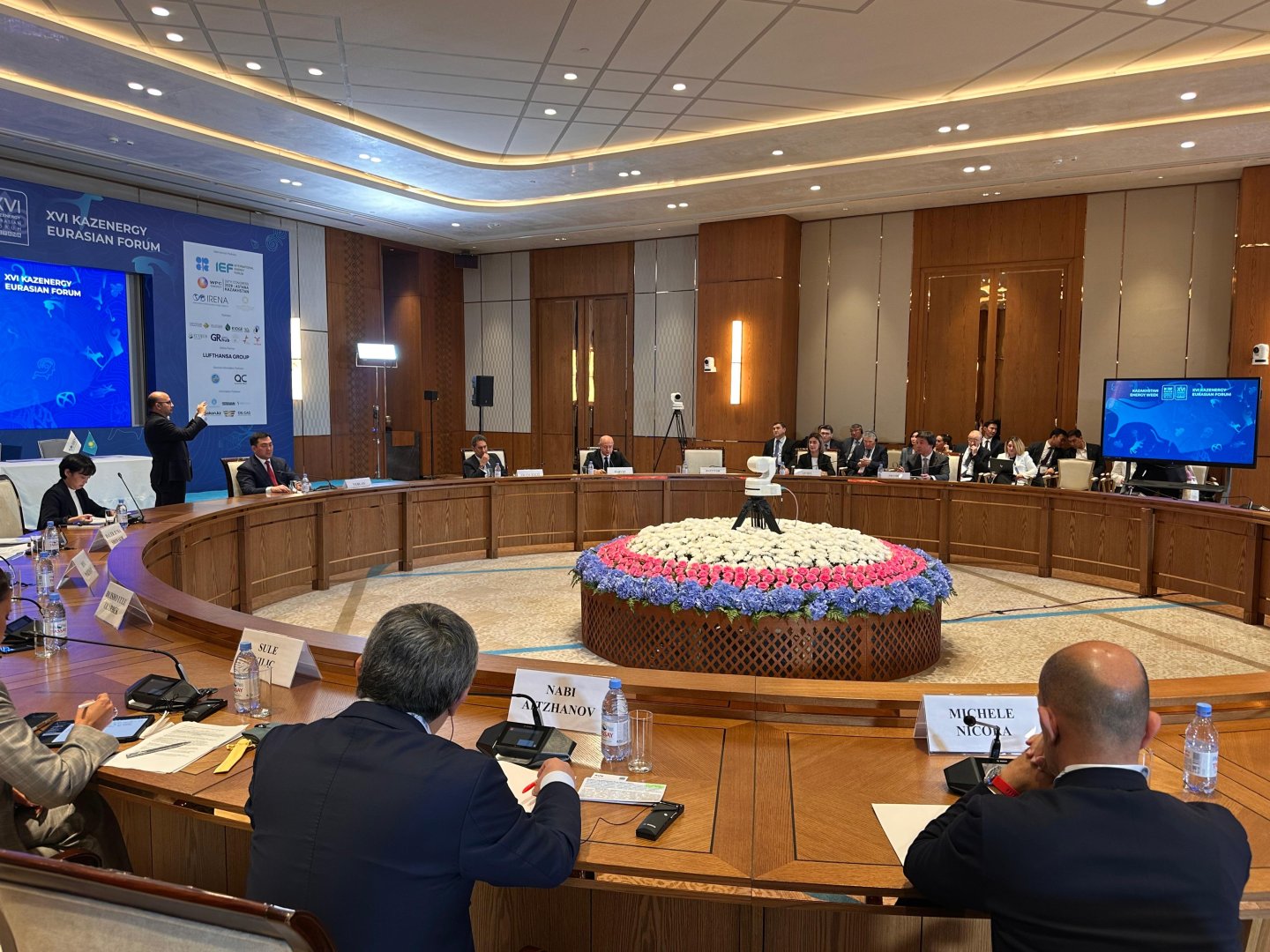 Transxəzər Yaşıl Enerji Dəhlizi Orta Dəhlizin yaşıl körpü qismində inkişafına geniş imkanlar açır - Energetika naziri (FOTO)
