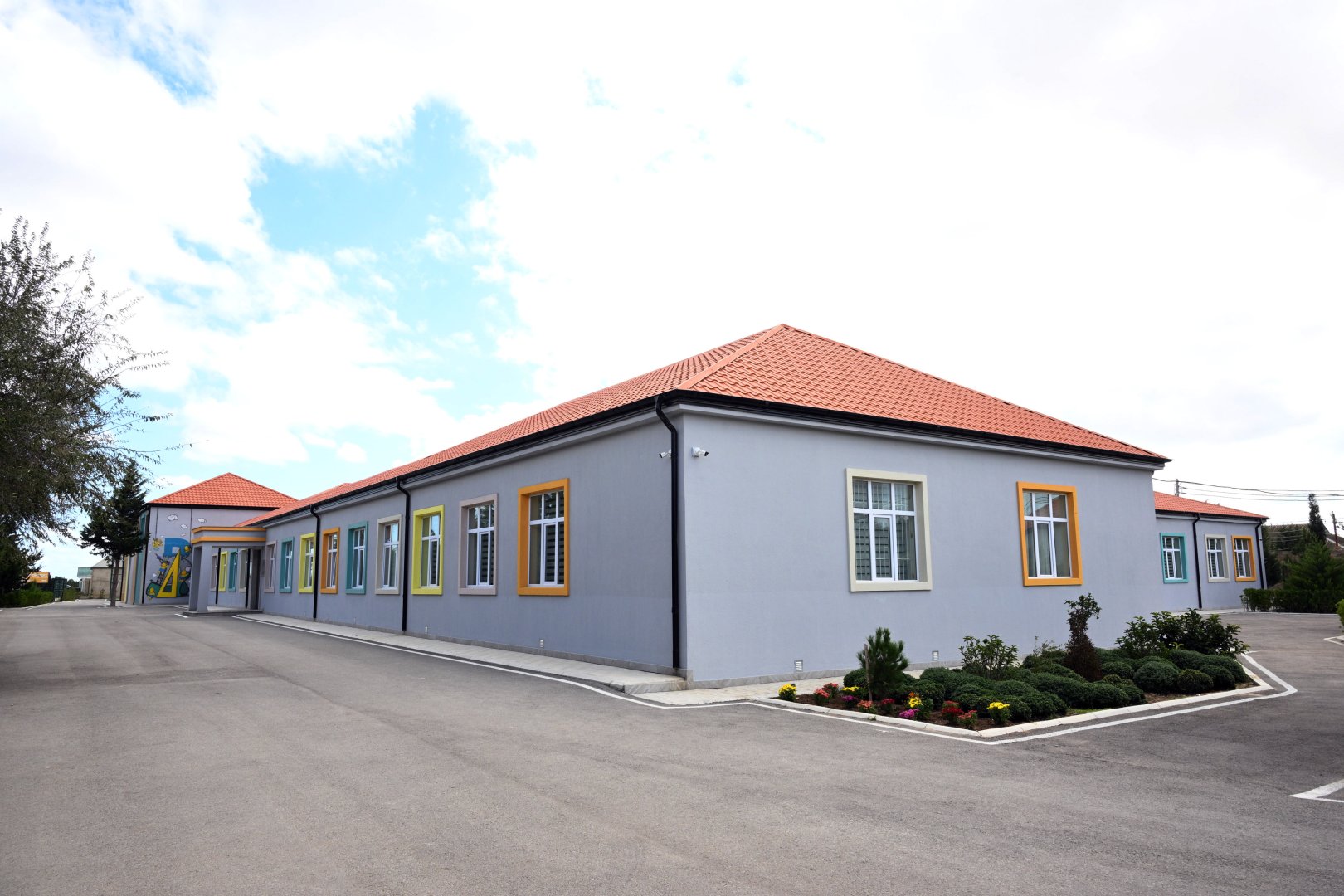 Xəzər rayonunda da yeni məktəb binası istifadəyə verildi (FOTO)
