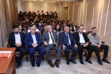 “Orta dəhliz” kitabı AzMİU-da təqdim olundu (FOTO)