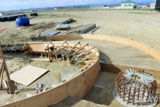Paytaxtın bu avtomobil yolu layihəsi çərçivəsində yerüstü piyada keçidinin tikintisi davam edir (FOTO)