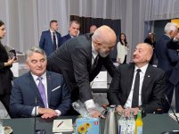 Prezident İlham Əliyev “Avropa Siyasi Birliyi”nin 7-ci Zirvə toplantısının açılış plenar sessiyasında iştirak edib (FOTO)
