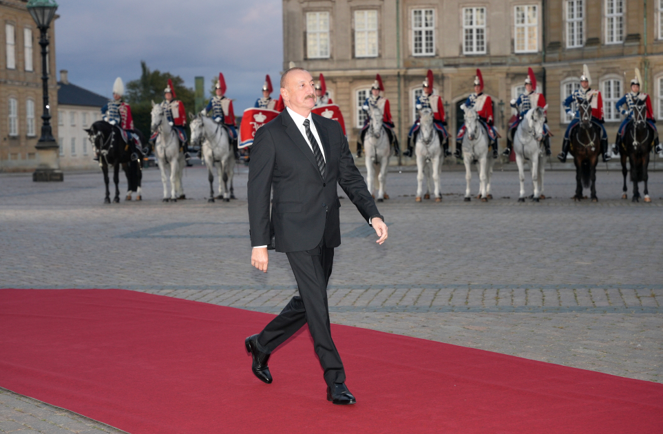 Prezident İlham Əliyev Kopenhagendə ziyafətdə iştirak edib (FOTO)