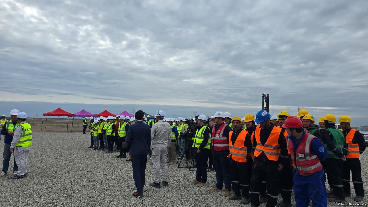 Biləsuvar GES-in birinci panelinin quraşdırılması mərasimi keçirilib (FOTO) (YENİLƏNİB)