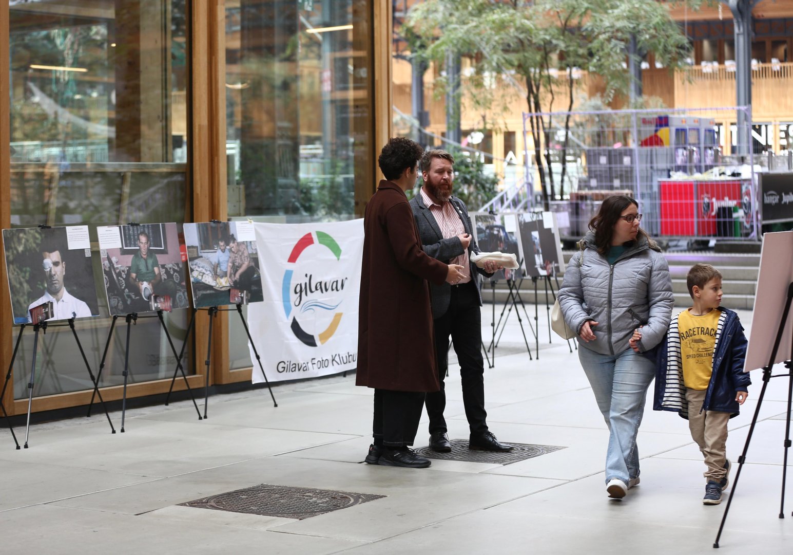 İlk dəfə Avropada QHT xətti ilə Azərbaycanın mina probleminə dair silsilə sərgilər keçirilir (FOTO)