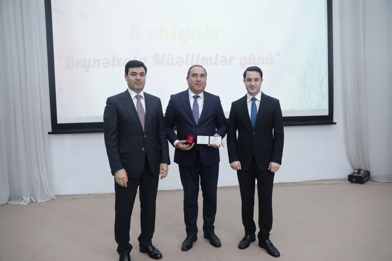 Xaçmazda 5 oktyabr – Beynəlxalq Müəllimlər Günü münasibətilə tədbir keçirilib (FOTO)