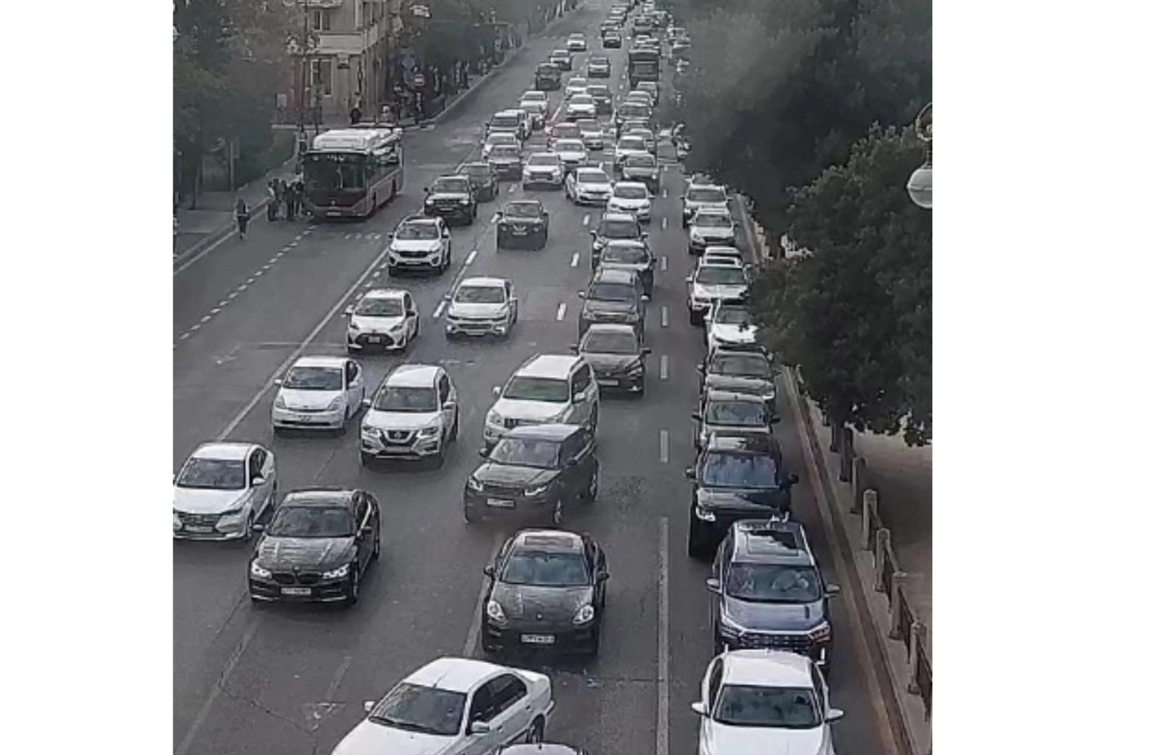 Sürücülərin NƏZƏRİNƏ: Paytaxtın bir sıra yollarında tıxac var - SİYAHI (FOTO)