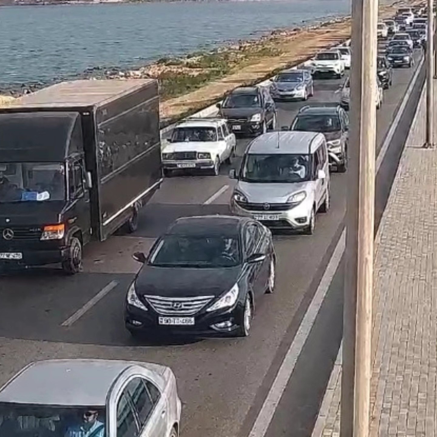 Sürücülərin NƏZƏRİNƏ: Paytaxtın bir sıra yollarında tıxac var - SİYAHI (FOTO)