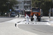 Bakıda növbəti təmizlik işləri aparılıb, yaşıllıqlara qulluq göstərilib (FOTO)