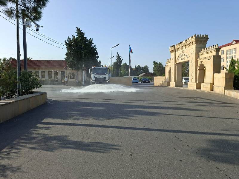 Bakıda növbəti təmizlik işləri aparılıb, yaşıllıqlara qulluq göstərilib (FOTO)