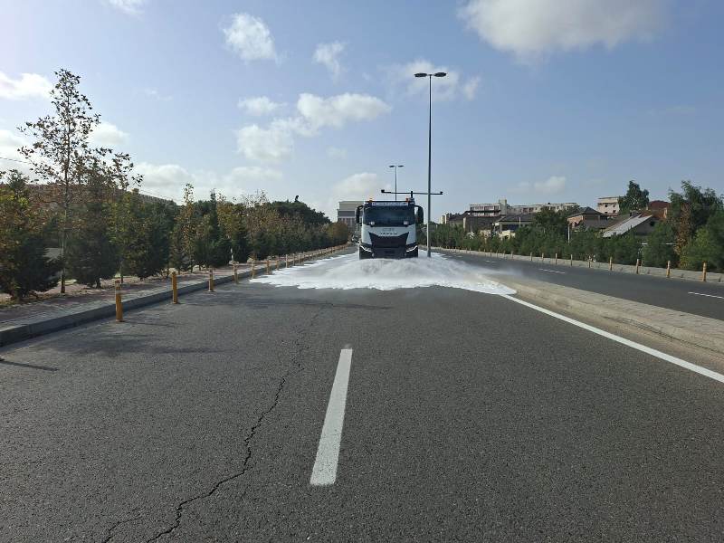 Bakıda növbəti təmizlik işləri aparılıb, yaşıllıqlara qulluq göstərilib (FOTO)