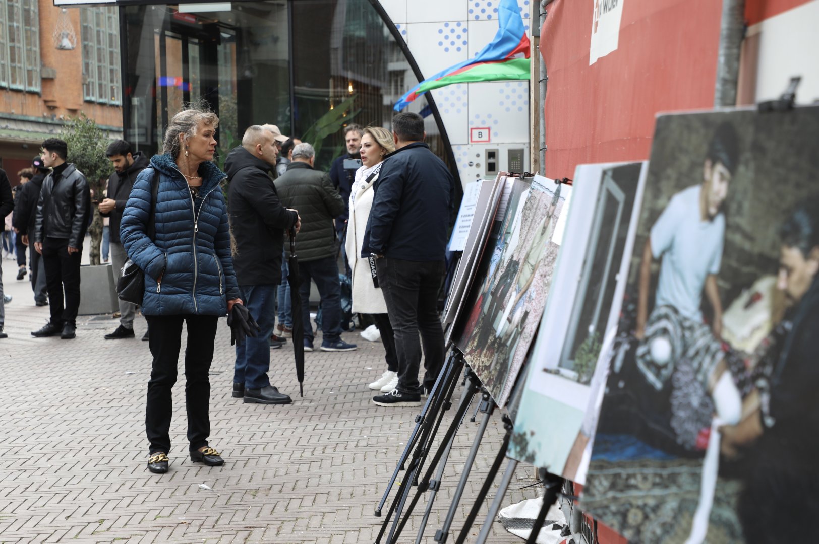 Haaqada Azərbaycanın mina qurbanlarına həsr olunmuş fotosərgi təşkil olunub (FOTO)