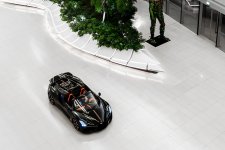 BUGATTI MISTRAL – Dünyanın ən sürətli roadsteri artıq Azərbaycanda (FOTO)